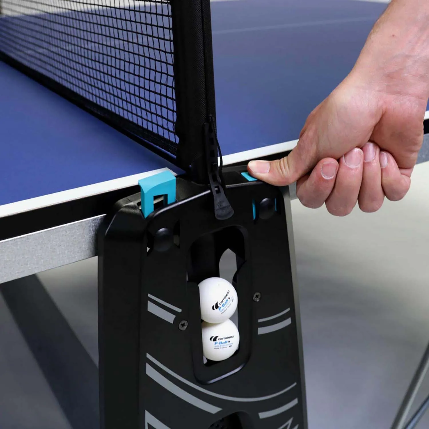 INDOOR BLUE TABLE TENNIS
